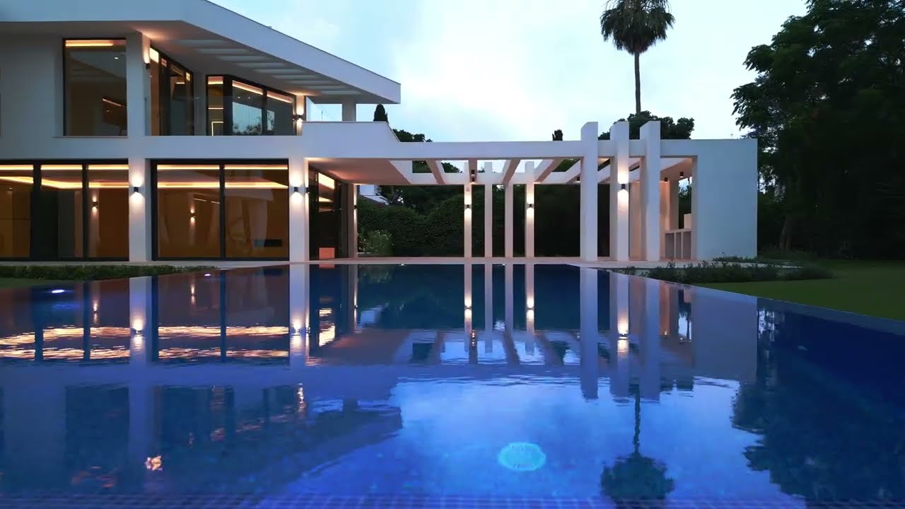 Sotogrande Costa House Tour | Kings & Queens | 942m² Contemporary Villa, Lift & Solar Panels