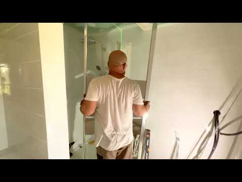 Video: Paravanul de baie este o soluție modernă și funcțională
