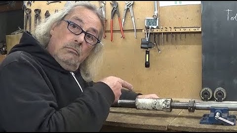 7tpi Threads. Left and right.