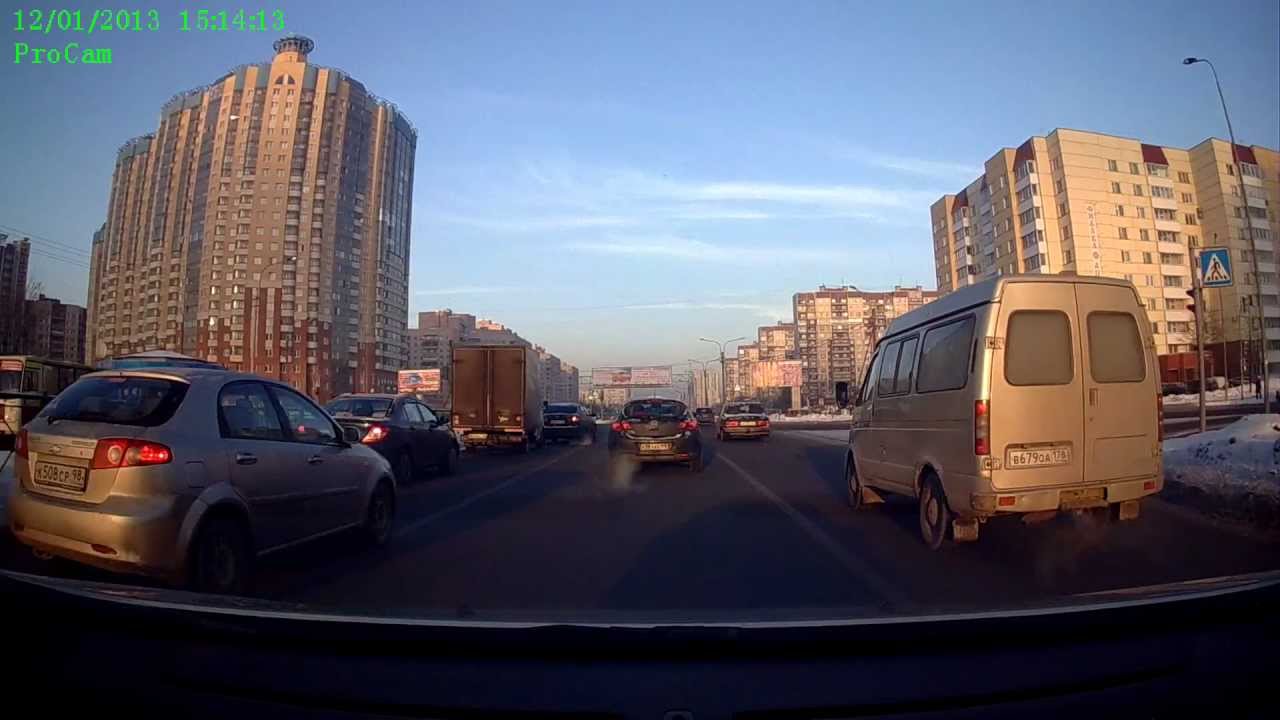 ProCam ZX6. День, Питер, движение в потоке, лихач на вольво.