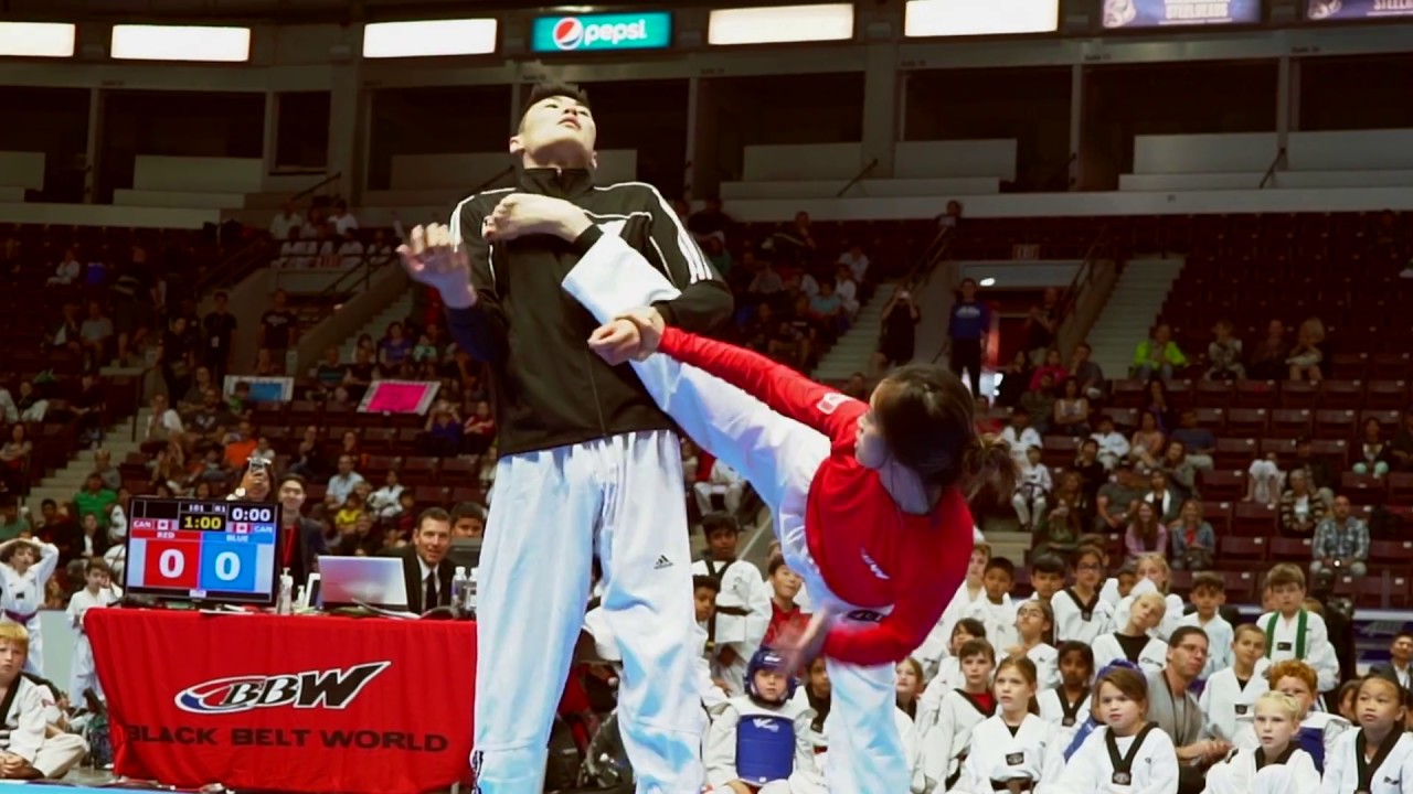 2018 Black Belt World Canadian Taekwondo Tournament Fight - YouTube