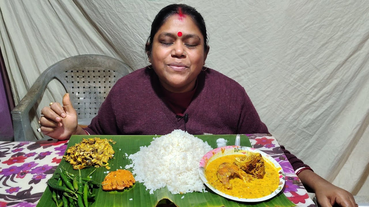 Mochar Torkari Recipe Bengali Style | Mocha Phuler Chop Recipe and Rui Posto 