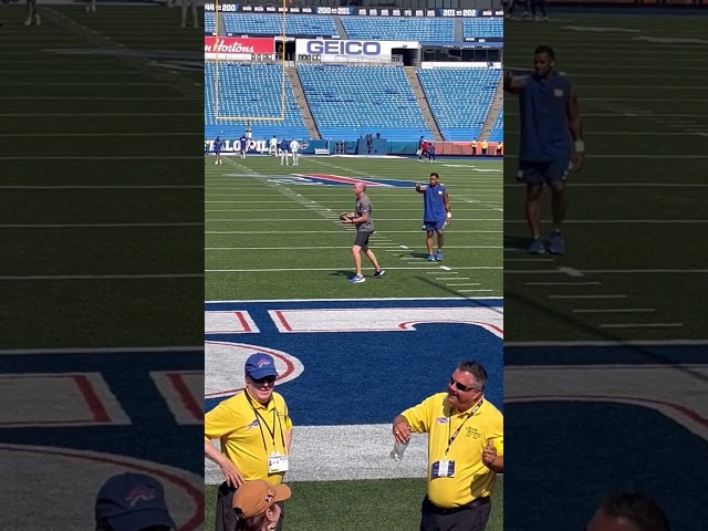 Russell Wilson warms up for the first time as a Giants QB #giants #nfl