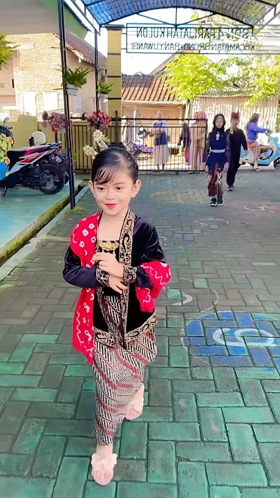 Pakai Kebaya anak adat jawa di sekolah #short #shorts