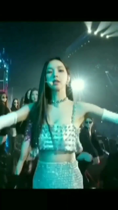 karina's iconic walk in sbs gayo daejeon performance 🔥#aespa #karina #aespasbs  #sbsgayodaejeon2022