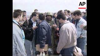 Bosnia Group Of Bosnian Muslims Return To Muslim Croat Territory