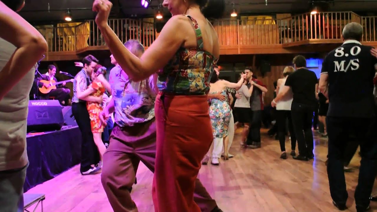 20140406 Little Rina § the Frenchies au Paris Flying Festival - YouTube