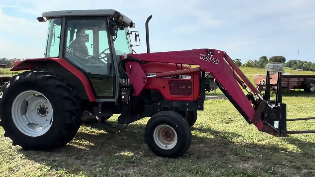 Lot 1 - Massey Ferguson 4243 Cab Tractor