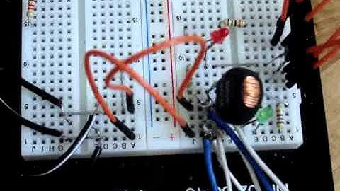 Raspberry Pi: NPN-transistor with  LED in an RLC-circuit