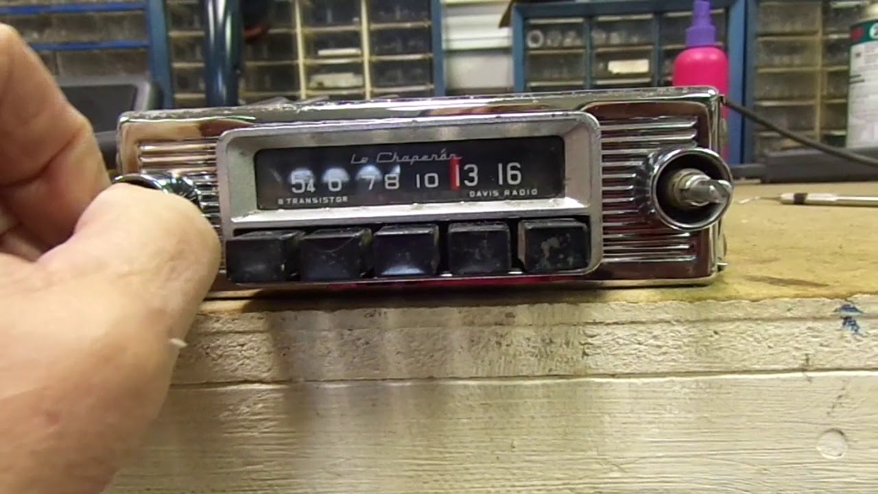 Vintage Le Chaperon Davis Radio AM Push Button 8Transistor VW Bus Bug Ghia 519