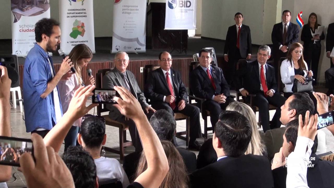 Presidente Horacio Cartes compartió una jornada con estudiantes de distintos colegios de Paraguarí - YouTube