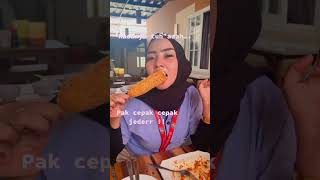 Makan corndog nih #asupan #hijab #shorts