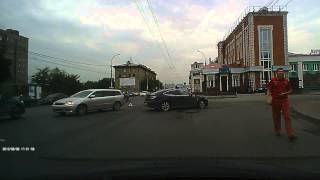 2013-08-08, г. Новосибирск. Последствия ДТП на перекрестке ул. Челюскинцев - ул. Салтыкова-Щедрина.