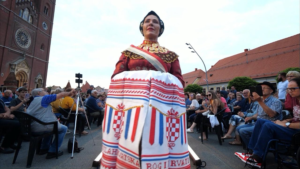 58. Đakovački vezovi - Revija narodnih nošnji Đakovštine