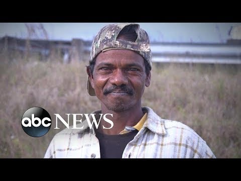 SNAKE HUNTERS FROM INDIA SOLVES FLORIDA'S PYTHON PROBLEM