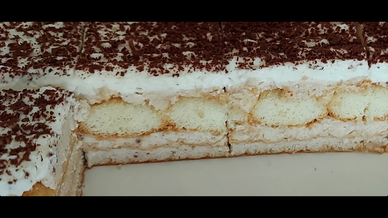 Gesztenyekrémes sütemény ostyalapon.