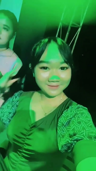 bocil bikin heboh nyanyi di panggung sambil goyang nungging😂😂✌️✌️