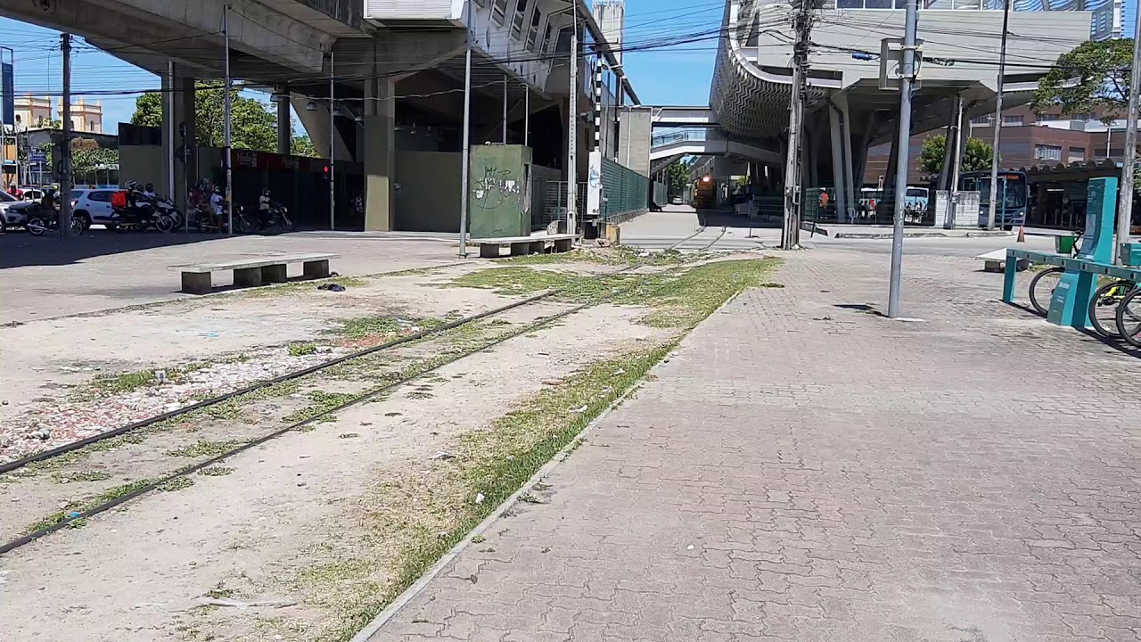 cargueiro da transnordestina passando nas proximidades da estação da Parangaba