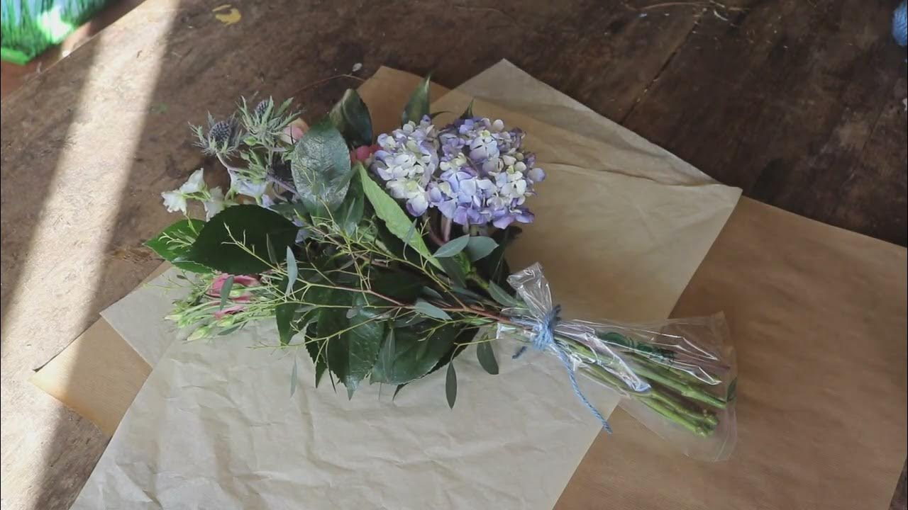 HOW TO WRAP BOUQUETS IN KRAFT PAPER