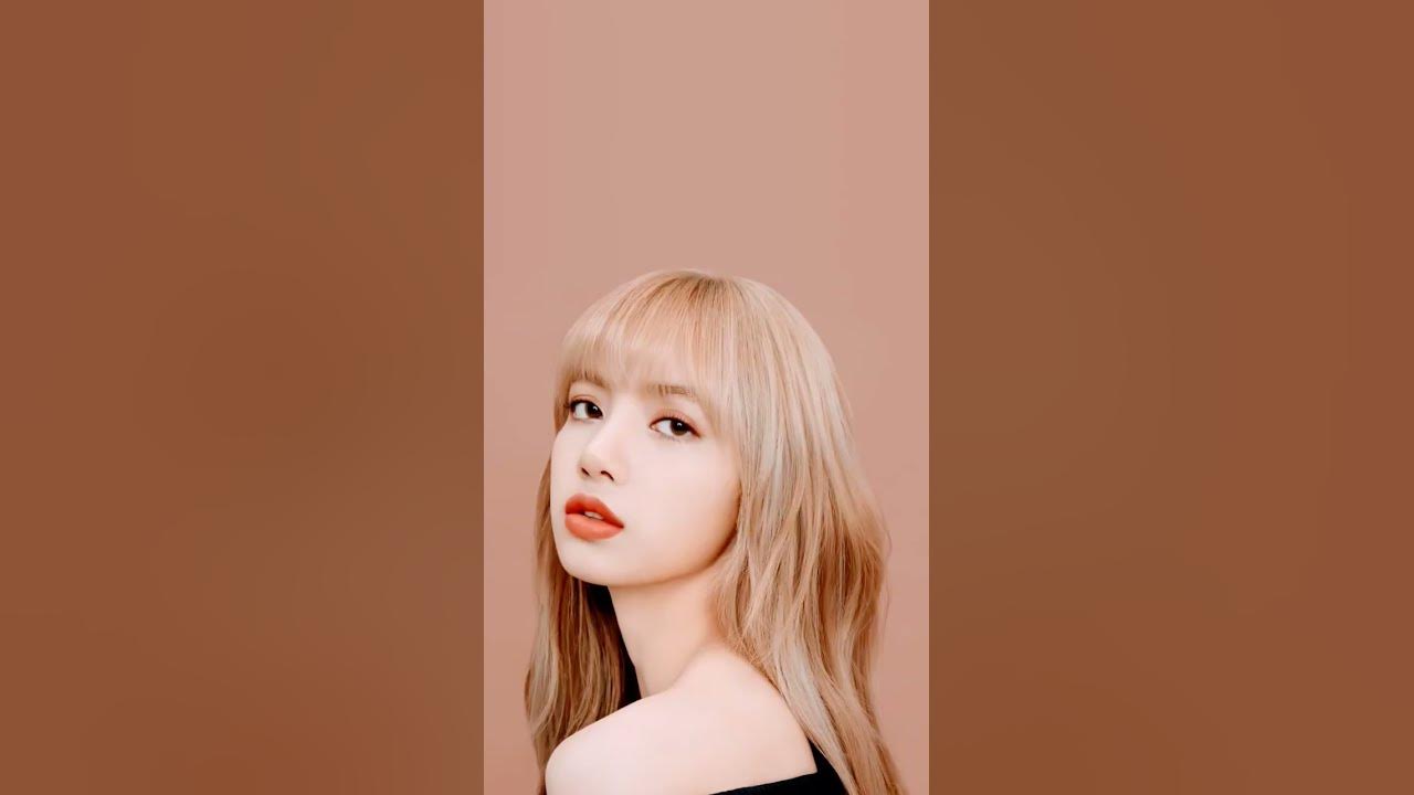 Lisa is so hot 🔥 - YouTube