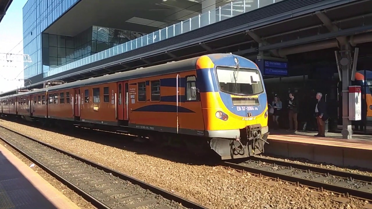EN57 - 2056 wjazd na stację Bydgoszcz Gł