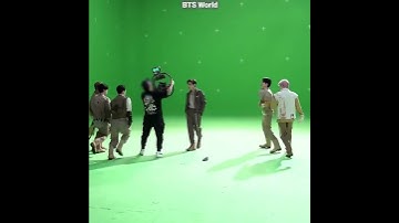 V while shooting universe 🔥🔥💜 BTS Kim Taehyung 👑