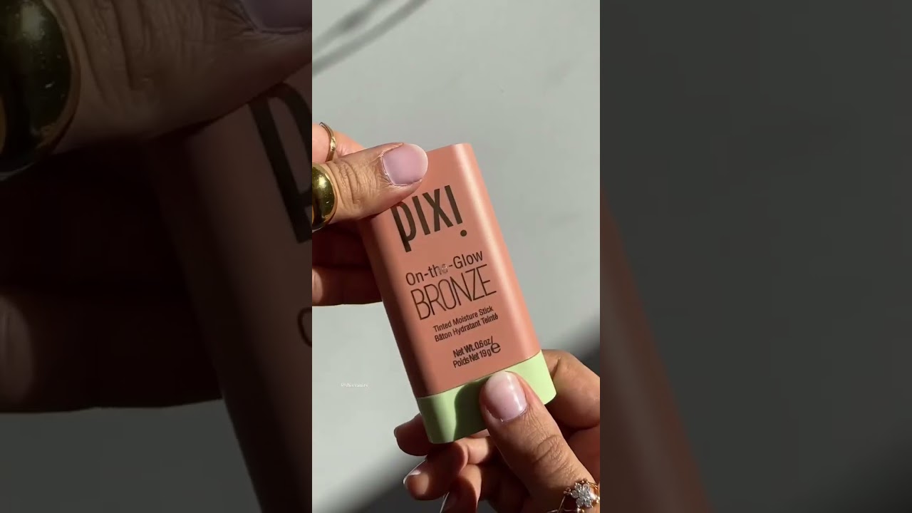 Ready, set, Bronze! 😉 These On-the-Glow sticks deliver sunkissed effects. 