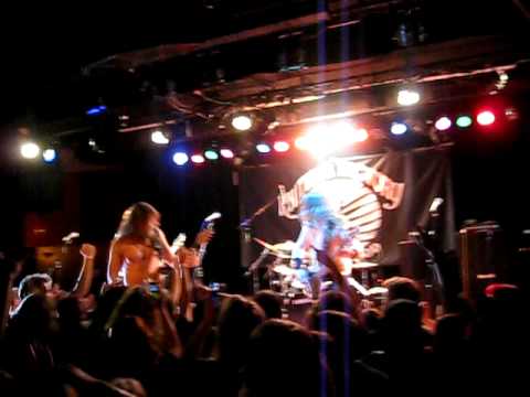 Tyr performing "Skinlars Visa" at the Knitting Factory on March 12th 2009