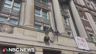 Protesters lift supplies into Columbia's barricaded Hamilton Hall by NBC News 245 views 43 minutes ago 43 seconds