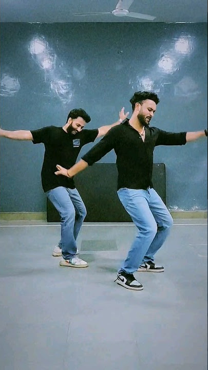 Uspe meri Nazar hai 🕺 #shorts #youtubeshorts #sonunigam #dance #bollywood #viral