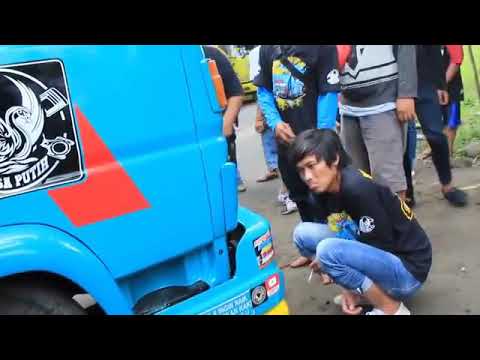  truk  angsa  putih  legenda truk  ceper gasruk pas mau masuk 