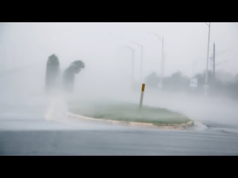 تساعدك على النوم بشكل أفضل مع هبوب رياح الأعاصير الشديدة الأمطار الغزيرة والرياح القوية استرخاء