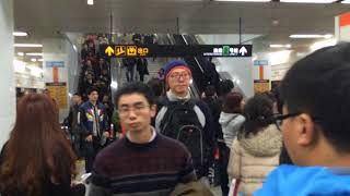 上海地铁早高峰人流 Shanghai Metro during morning rush hour