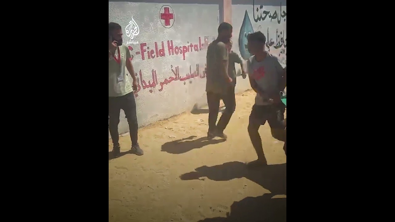لحظة استهداف سيارة غرب مدينة رفح بصاروخ طائرة استطلاع