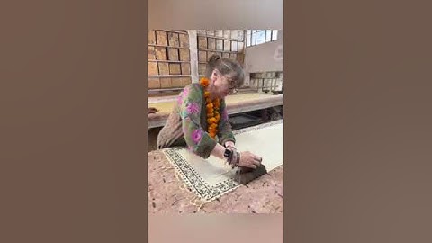 Traveler Ms Lizzie is enjoying exclusive block printing workshop in Jaipur(#aahilyaholidays)