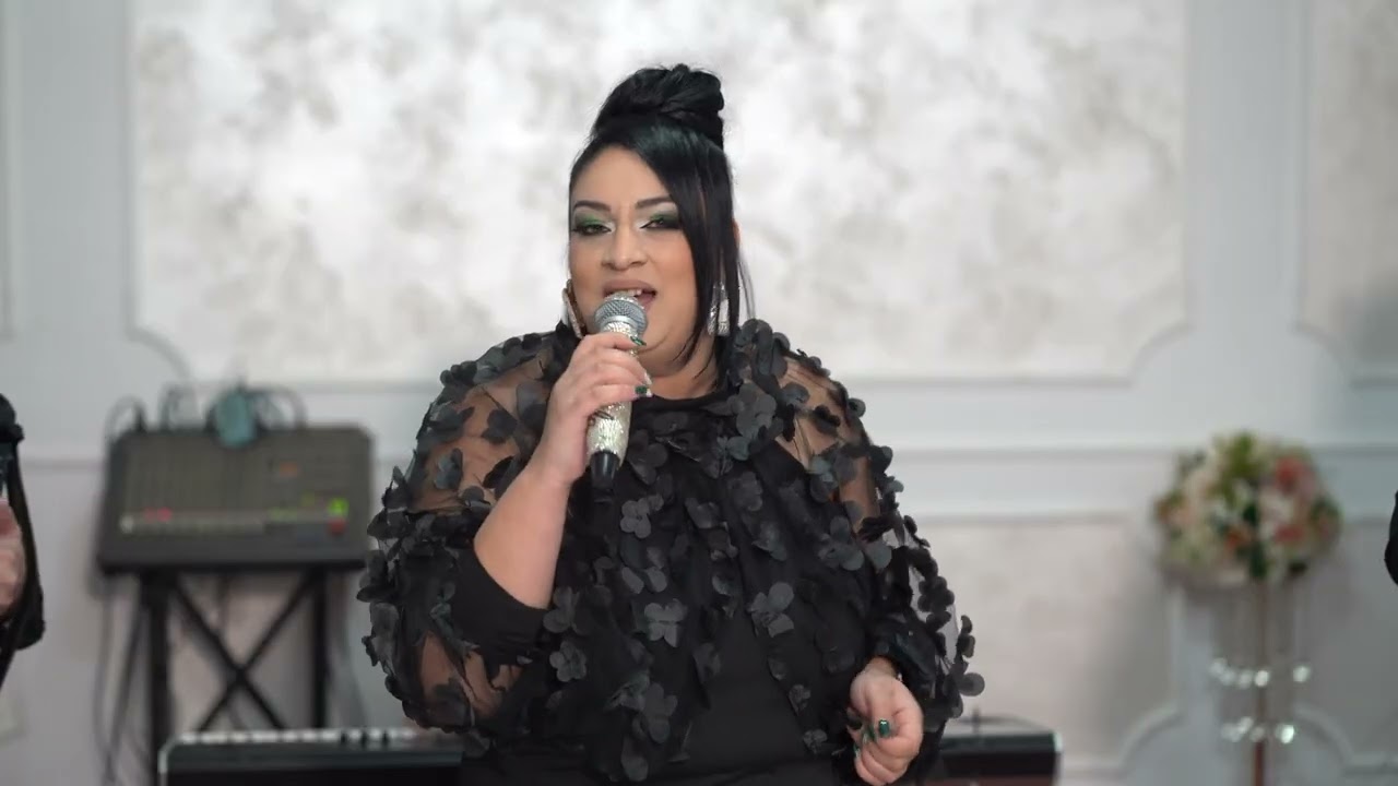 Ramona Mitroi & Formatia - Mândrele cu fustă scurtă. (Cover) 0770202584