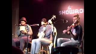 Carolina Chocolate Drops - &quot;Ol&#39; Corn Likker&quot; [live] - 4/2/2010