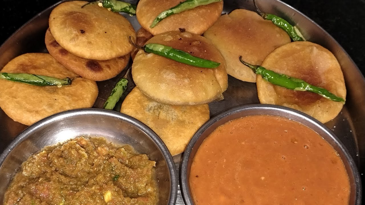 #matarkichorirecipe hari hari matar ki kchori 😋 sardio me chai ke sachi enjoy kro garma garm kachori