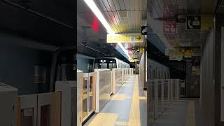 仙台市地下鉄2000系が青葉山駅を発車するだけ