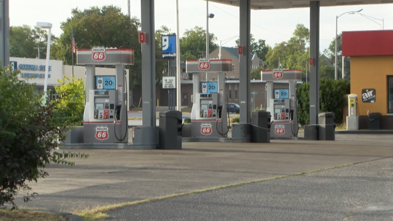 Gas prices continue to drop in Indiana - YouTube