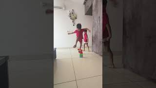 BlocksTower bana aur phir 😱 Twins ne kya kiya😂#kidsactivities#twindiaries#treandingshort#viralvideo