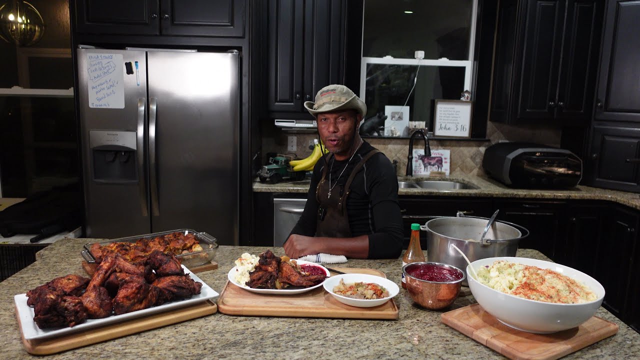 Жареная индейка на юге в День благодарения на ужине Глубокого Юга