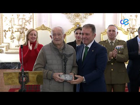 Serafín Romero y los médicos jubilados, reconocidos por el CGCOM