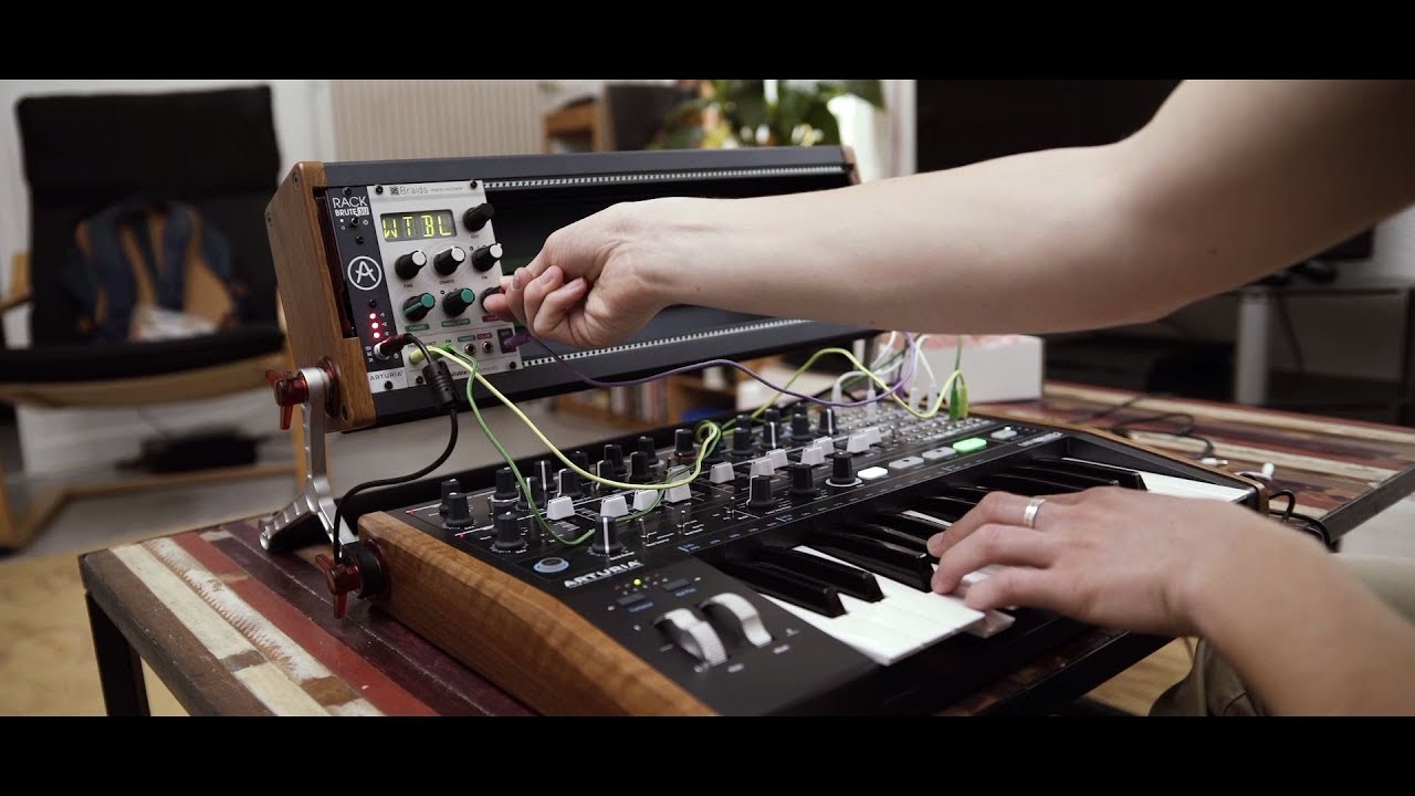 Arturia Synthétiseur analogique MiniBrute 2 Noir Edition