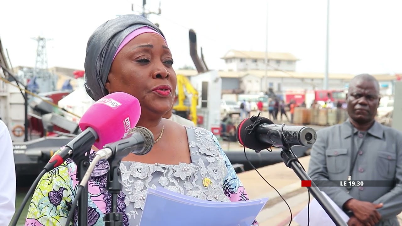UN BATEAU 5 ETOILES ACCOSTE AU PORT AUTONOME DE POINTE-NOIRE