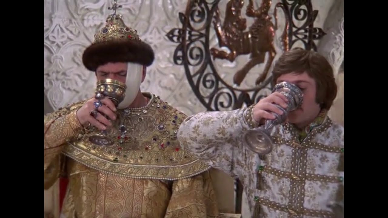 Ну вздрогнем. Вздрагивать картинка. Ну вздрогнем. Ну вздрогнем. Что значит вздрогнем.