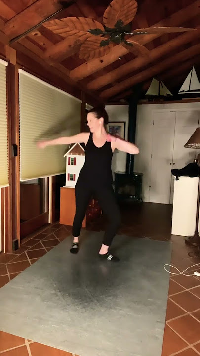 Kelli Brock rocking this #electroswingdance 🔥💃🏻😎🎩