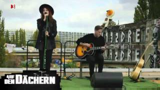 Video thumbnail of "Florence + the Machine: Never Let Me Go (Unplugged) - ON THE ROOFTOP Tape.tv"