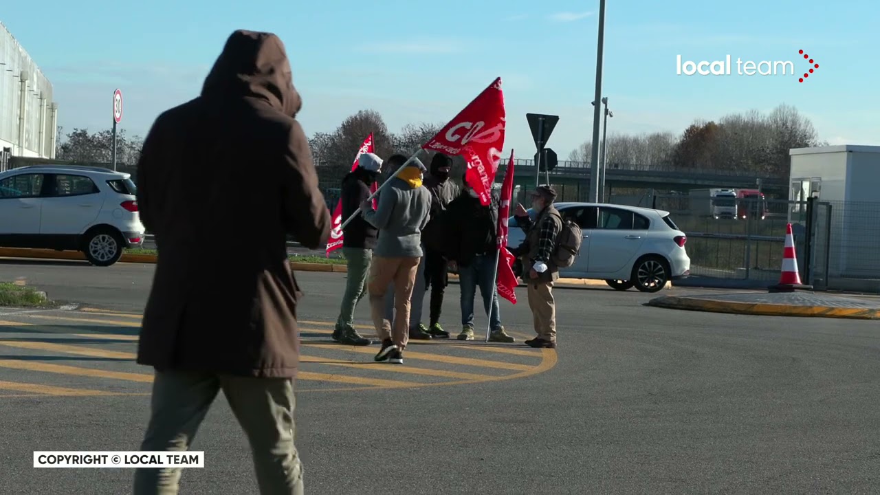 Si Cobas davanti cancelli Amazon: 