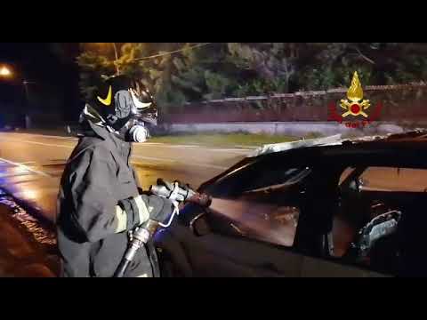 VIDEO / Monteforte Irpino, veicolo a fuoco: salve le tre persone a bordo